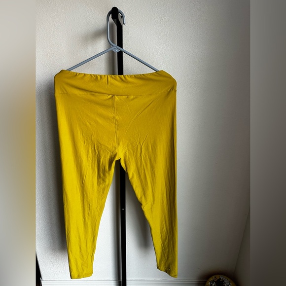 Lularoe leggings tall and curvy - Picture 4 of 4